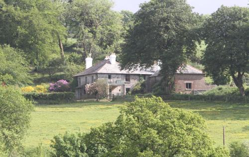 Saint Ann's Chapel Apartment | Devon Country Paradise: Pet-Friendly Retreat with Pool