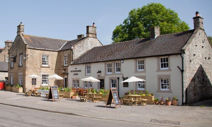 Hartington Hotel | Devonshire Arms: Pet-Friendly Retreat with Family Dining