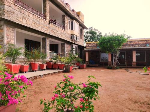 Udaipur Hotel | Charming Devra Udaipur: Guest Rated 9.6, Pet Friendly Stay
