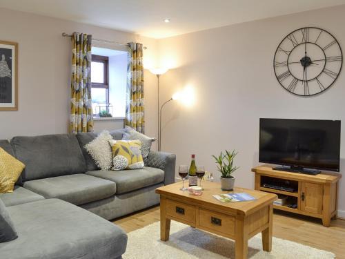 Brane House | Discover Dew Cottage: 4-Star Family-Friendly Retreat