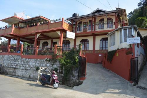 Shillong House | Discover Dew Drop In: Family-Friendly with Restaurant & Breakfast