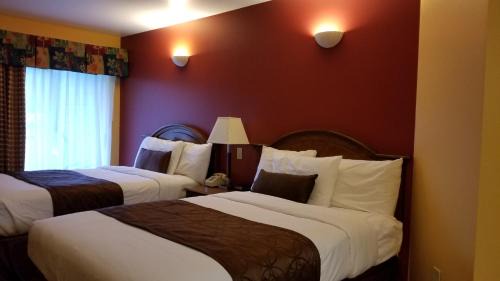 Forks Hotel | Inviting Dew Drop Inn: Family-Friendly & Accessible Stay