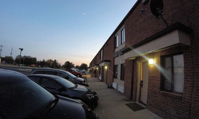 Dexter Hotel | Relax at Dexter Inn: Family-Friendly with Pool & Breakfast
