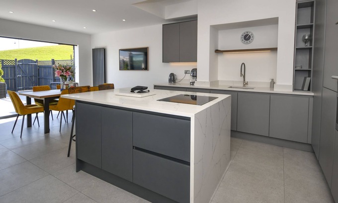 Amble House | Seaside Serenity at Dexters Den - 3 Bedroom Cottage Retreat