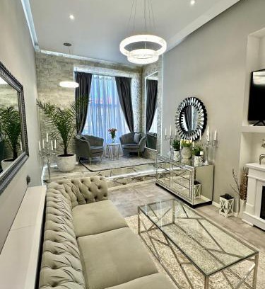 Turda Apartment | Experience DeyInn Guest House Centrum: 4-Star & Family-Friendly