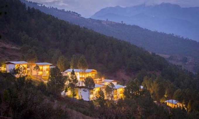 Punakha Resort | Explore Dhensa Resort: 4-Star Retreat with Spa & Dining