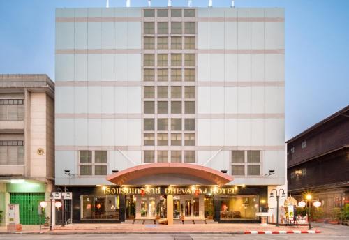 Nan Hotel | Discover Dhevaraj Hotel: Family-Friendly with Pool & Dining