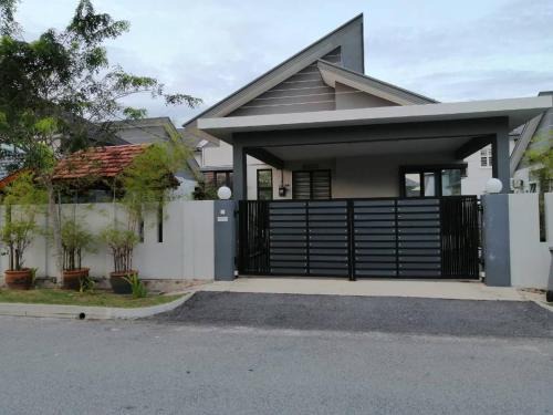 Krubong House | Cozy Dhuha Homestay: Child-Friendly with 8.9/10 Rating