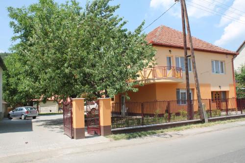 Bukkszek House | Top-Rated Oceanfront Diófa Vendégház with Pet-Friendly Amenities