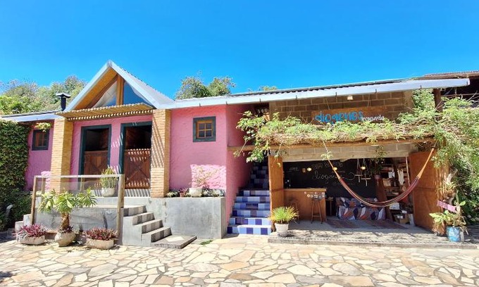 Conceicao do Ibitipoca Hotel | Discover Diógenes Pousada: Pet-Friendly Haven with Hot Tub
