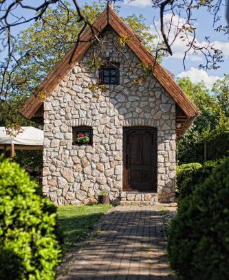 Lovasbereny House | Discover Dióliget: Zöld Dió Házikó with Kitchen Amenities
