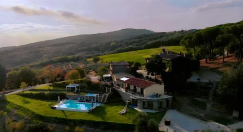 Passignano sul Trasimeno House | Experience Di Colle Agriturismo: 4-Star Oceanfront Retreat