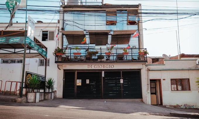 Antofagasta Bed & Breakfast | Pet-Friendly Di Giorgio Hostal with Hot Tub & High Ratings