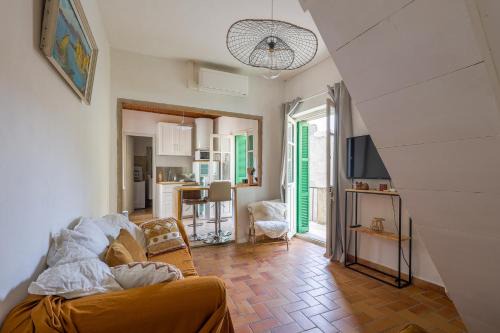 Corbara Apartment | Di Mezzu: Beach Proximity with Mountain Views & Hot Tub