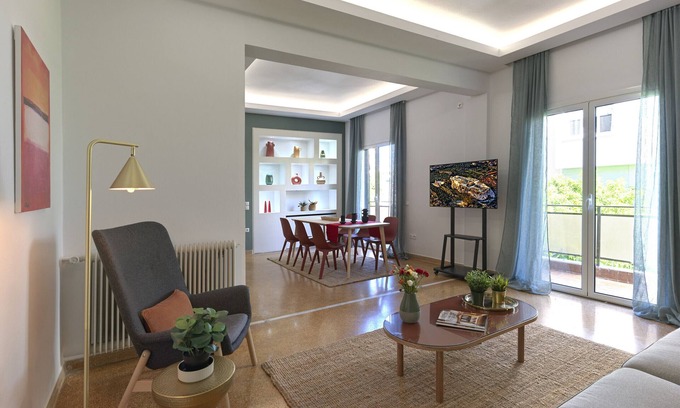 Athens Apartment | Elegant Retreat: Refurbished Gem in Pangrati with Kitchen