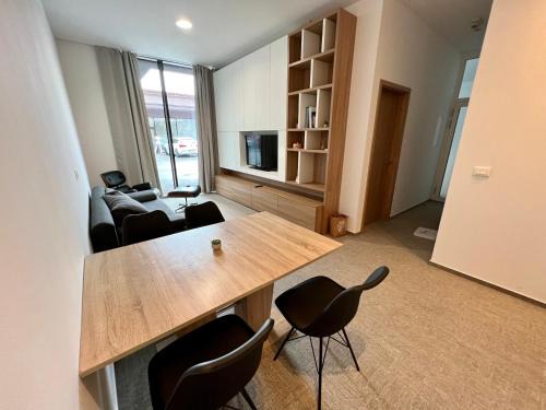Celje Apartment | Modern Diamant Apartment Near MOS - Pet & Family Friendly