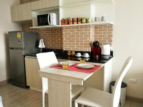 Chiang Mai Apartment | Modern Oceanfront Room at Diamant Resort with Pool Access