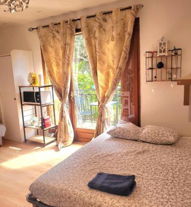 Saint-Germain-en-Laye Apartment | Discover Diamant Studio: Rated 8/10 & Family Friendly