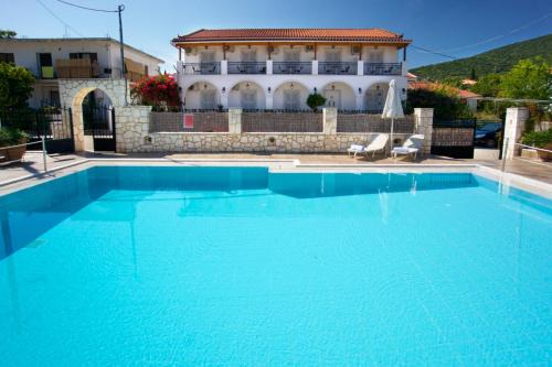 Karavomylos Apartment | Diamanto Complex: Family-Friendly Stay with Pool Access