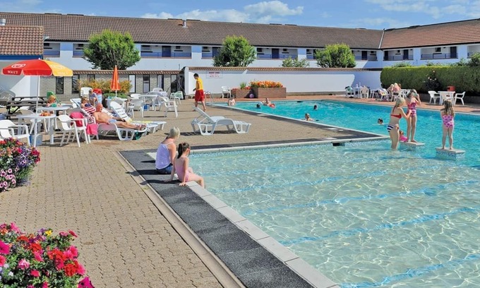 Wigton House | Stunning Platinum 2 Bedroom Caravan with Pool & Ocean View