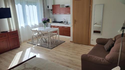 Palanga House | Oceanfront Diamond Beach Bungalo 2 with Pet-Friendly Perks