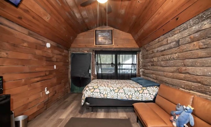 Mc Caskill Resort | Unique Diamond Glamping - Family-Friendly Specialty Cabin