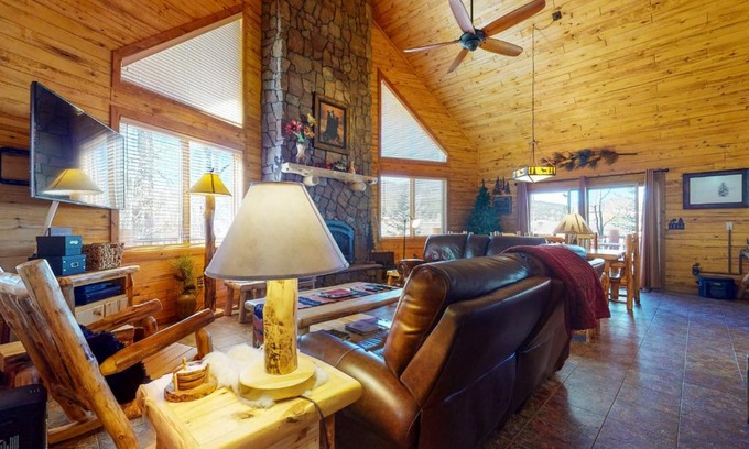 South Fork House | Relax at Diamond J's Riverside Retreat with Hot Tub Access