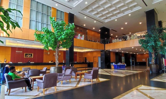 Makham Tia Hotel | Comfortable Stays at Diamond Plaza Hotel Suratthani
