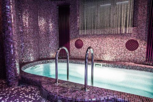 Grunwald Apartment | Exclusive Diamond Apartment with Private Pool in Poznań