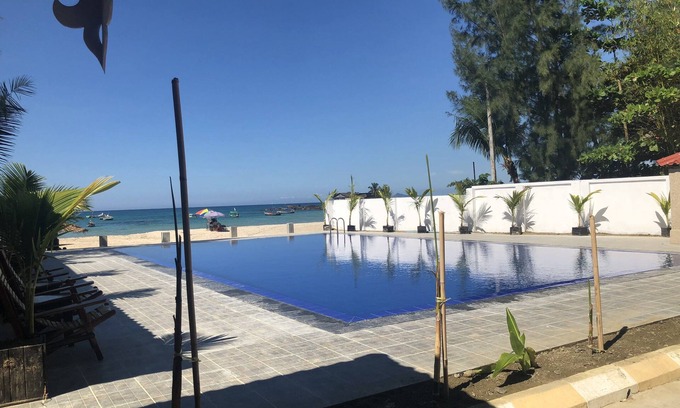 Gyeiktaw Hotel | Inviting Diamond Residence: Family-Friendly with Pool & Dining