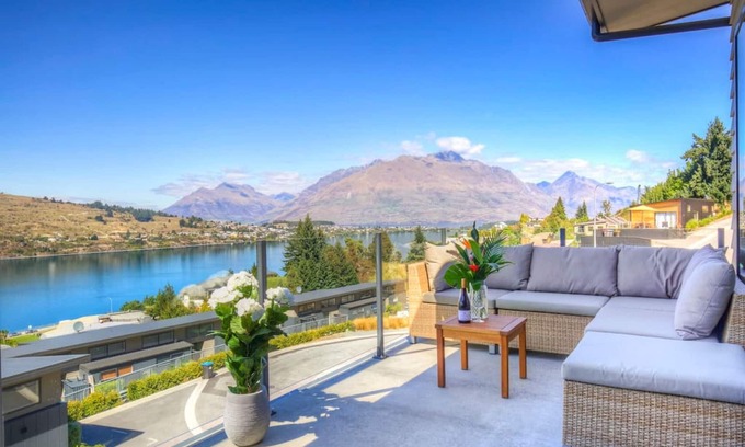 Queenstown Apartment | Diamond View Retreat: Family-Friendly with Breathtaking Views