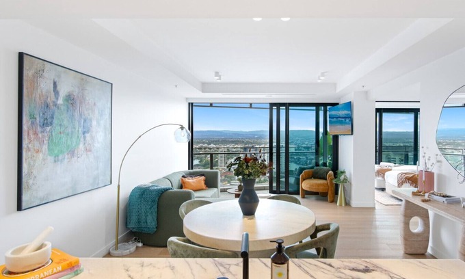 Surfers Paradise Apartment | Diamonds of Paradise - Set in Sand