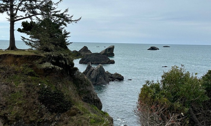 Crescent City North Apartment | Seaside Retreat: Diamonds On The Sea with Breakfast & Care