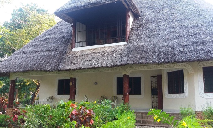 Diani Beach Cottage | Cozy Diani Cottages with Pool and Kitchen Amenities