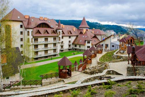 Skhidnytsya Hotel | DiAnna: Oceanfront Retreat with Spa & Pool Amenities