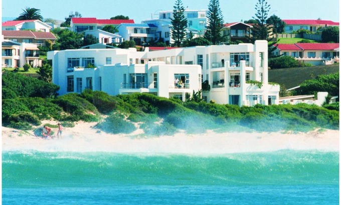 Jeffreys Bay House | Idyllic Diaz 15 House on the Bay with Oceanfront Pool