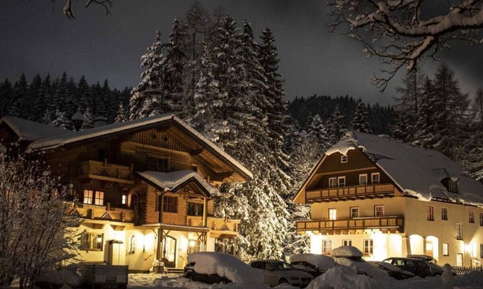 Ramsau am Dachstein Ski Chalet | Experience Heaven at Levenselixer with Family Amenities