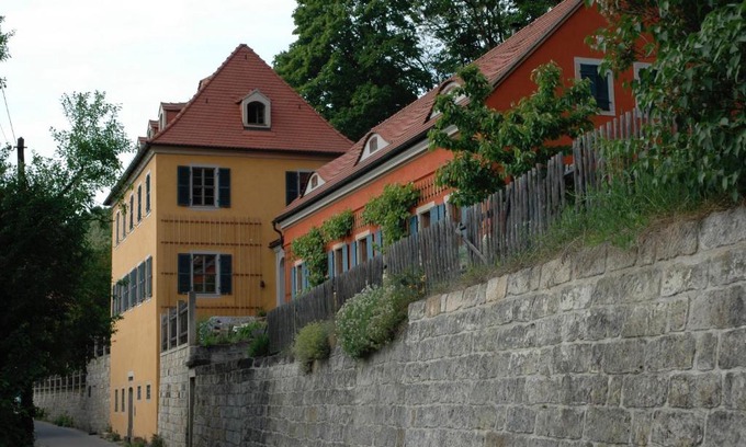 Loschwitz Apartment | Experience Elegance at Dichterhaus Dresden - Guest Rated 9.2