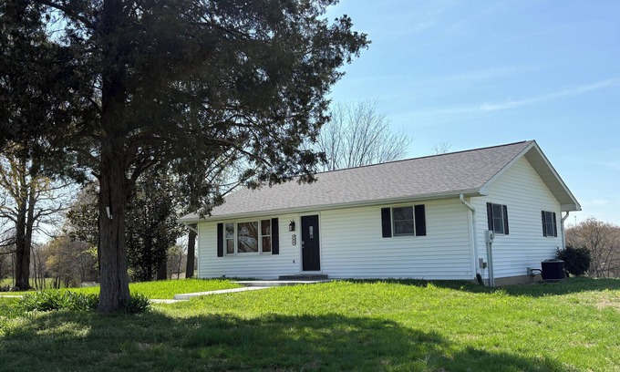 Vienna House | Dickson Trails to Adventure, Charming 2-Bedroom House in Vienna