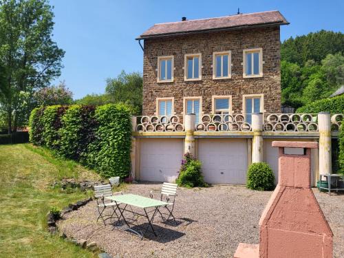 Sankt-Vith Apartment | Oceanfront Die Alte Schule: Pet-Friendly Family Retreat