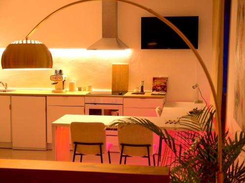 Kilianstadten Apartment | Discover Oceanfront Bliss at Art & Living House and Rooms
