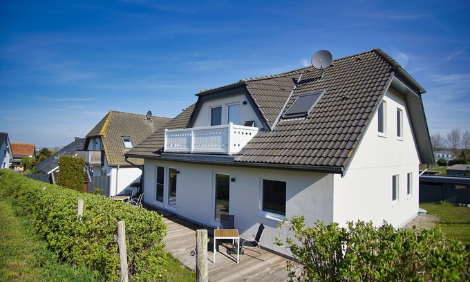 Thiessow Apartment | Experience Die Ferienwohnung Dünenrose with Oceanfront Bliss