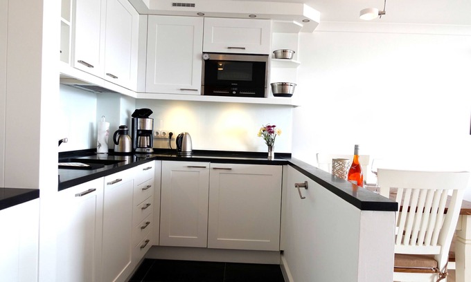 Westerland Apartment | Oceanfront Getaway at Die kleine Residenz - Rated 10/10