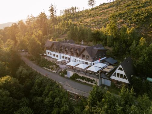 Rauenstein Hotel | Experience Die Triniushütte with Thüringens Best Views