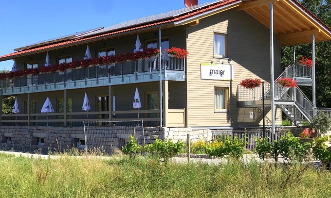 Baden-Baden House | Die Wein Bleibe: Pet-Friendly Oceanfront Retreat Awaits