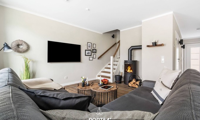 Westerdeichstrich House | Diekkieker: Modern Retreat Near North Sea with Ocean View