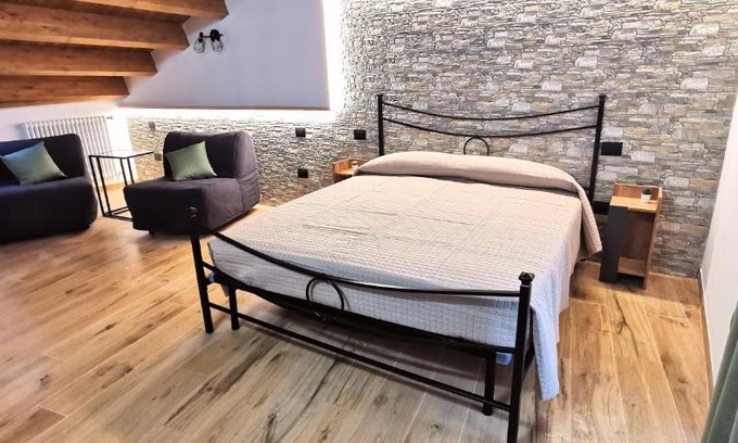 Casoli House | Relaxing Retreat at Dietro le Mura with Spa & Hot Tub