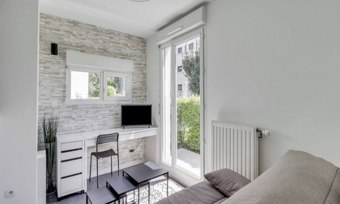 7th Arrondissement Apartment | DIFY Malot - Jean Macé
