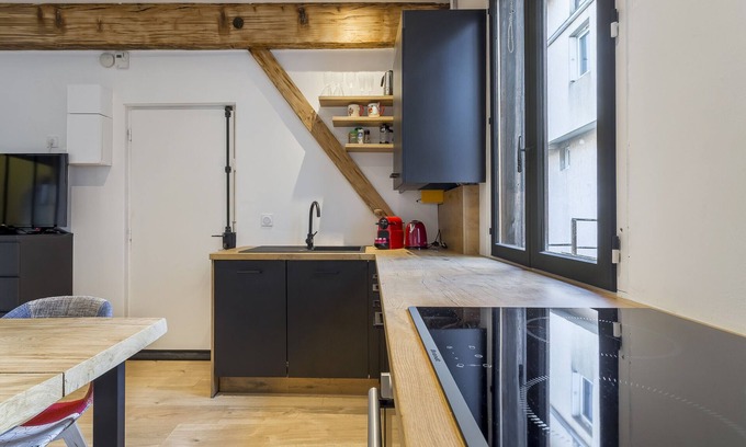 Gorge de Loup Apartment | Budget-Friendly Stay at DIFY Tuileries - Valmy with Breakfast