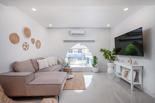 Nimman Villa | Digital Nomad 5BR House Fast Wi-Fi In Nimmanhemin
